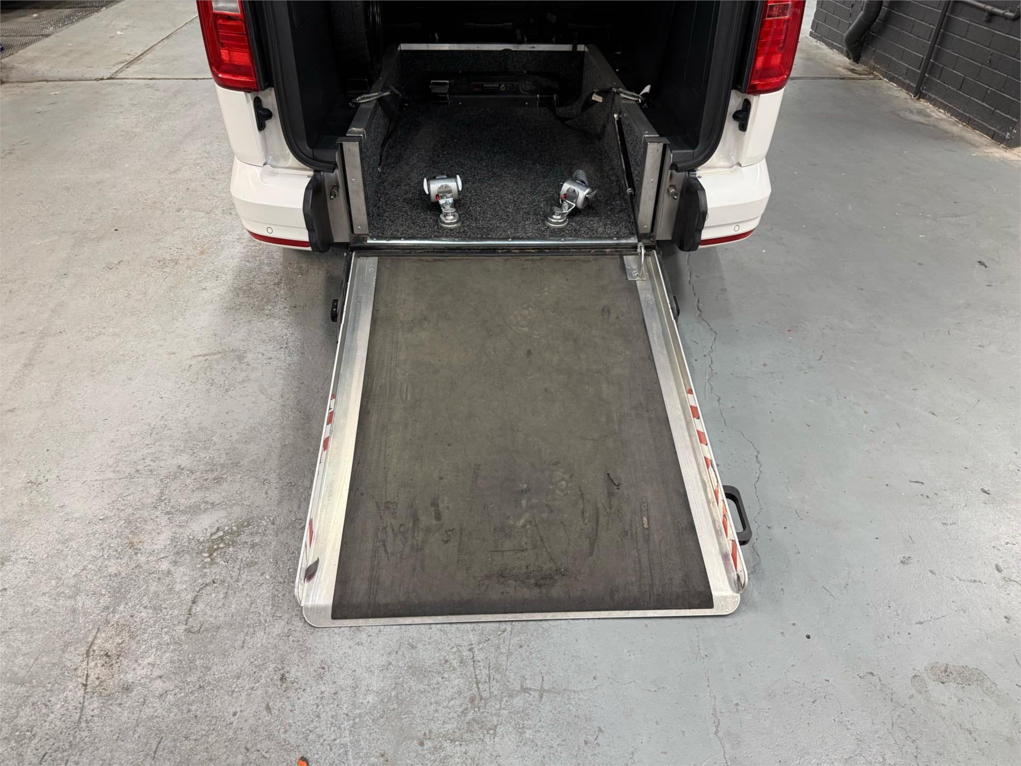 2019 VOLKSWAGEN CADDY - Main View