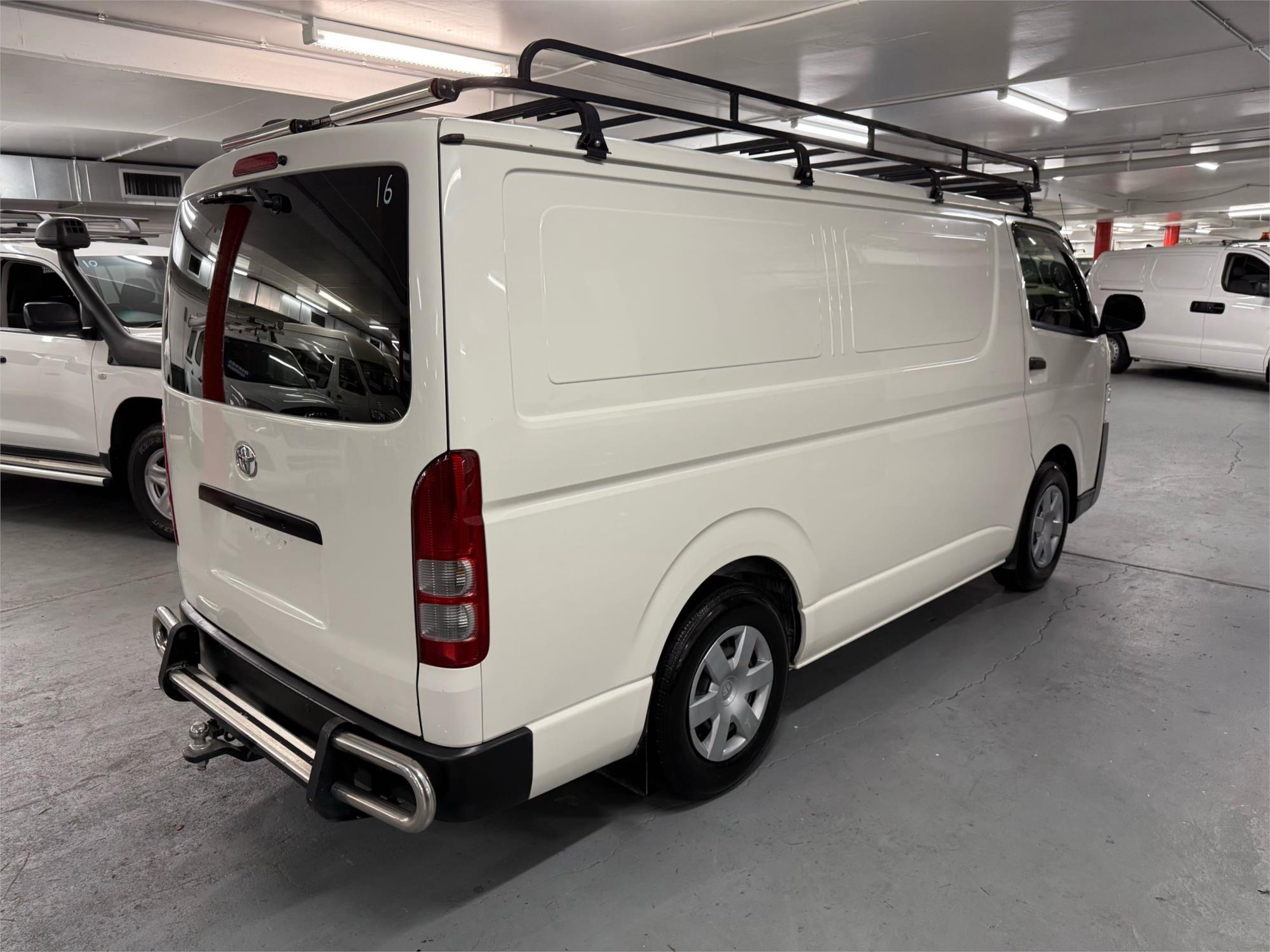 2017 TOYOTA HIACE - View 3