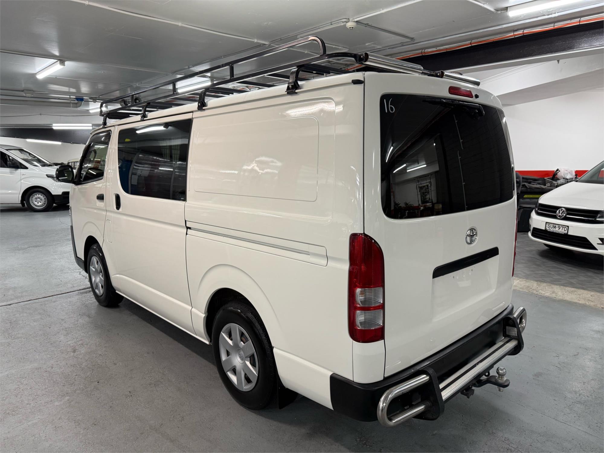 2017 TOYOTA HIACE - View 4