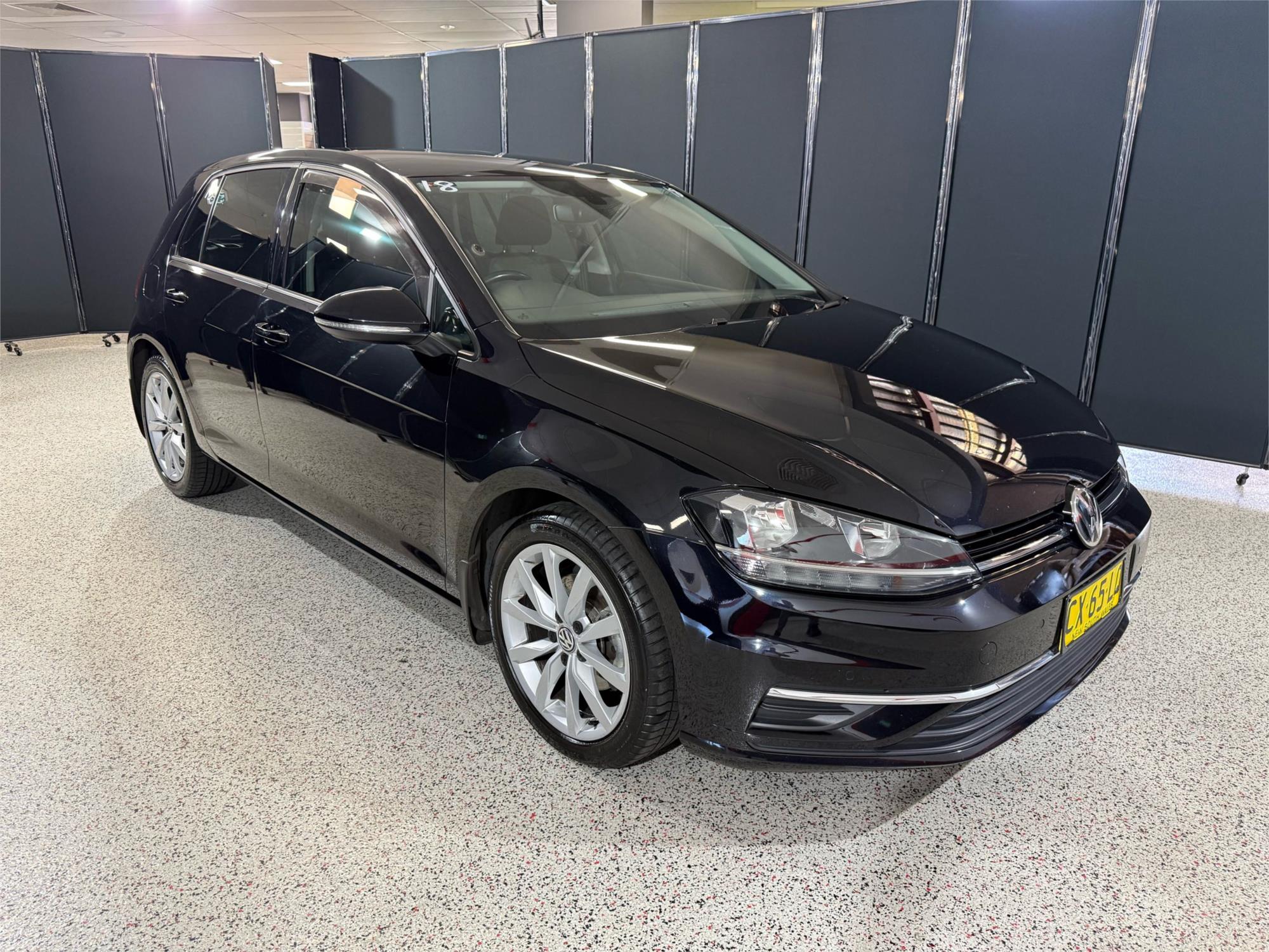 2020 VOLKSWAGEN GOLF - Main View