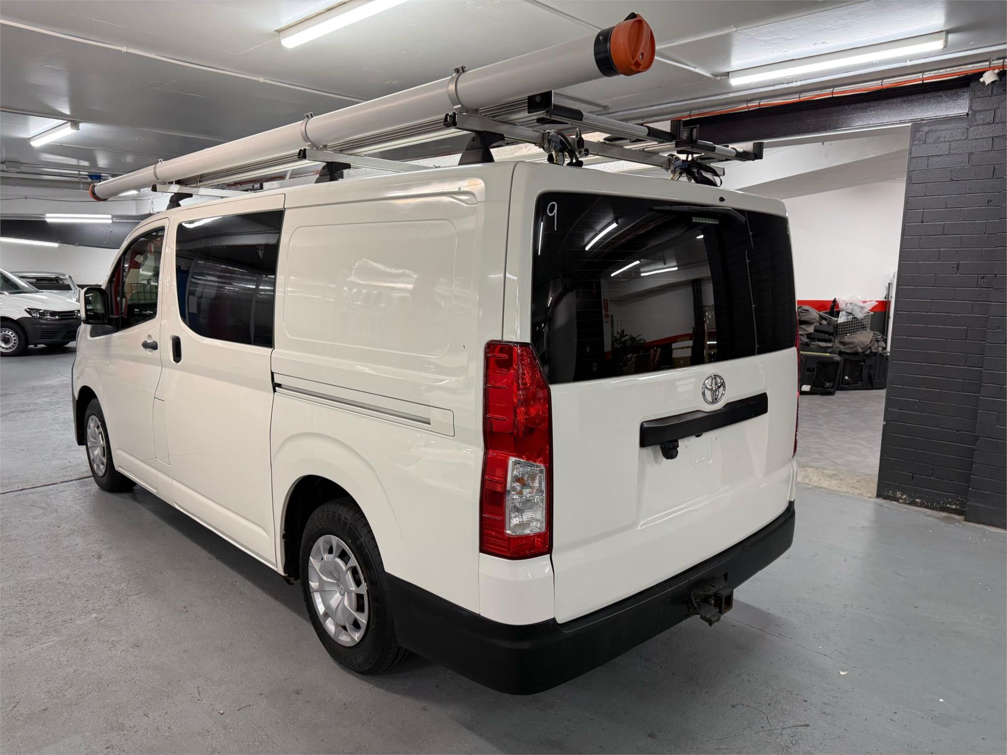 2019 TOYOTA HIACE - View 4