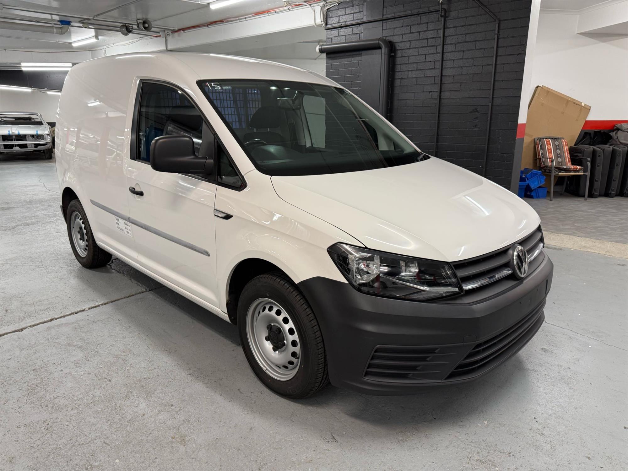 2017 VOLKSWAGEN CADDY - Main View