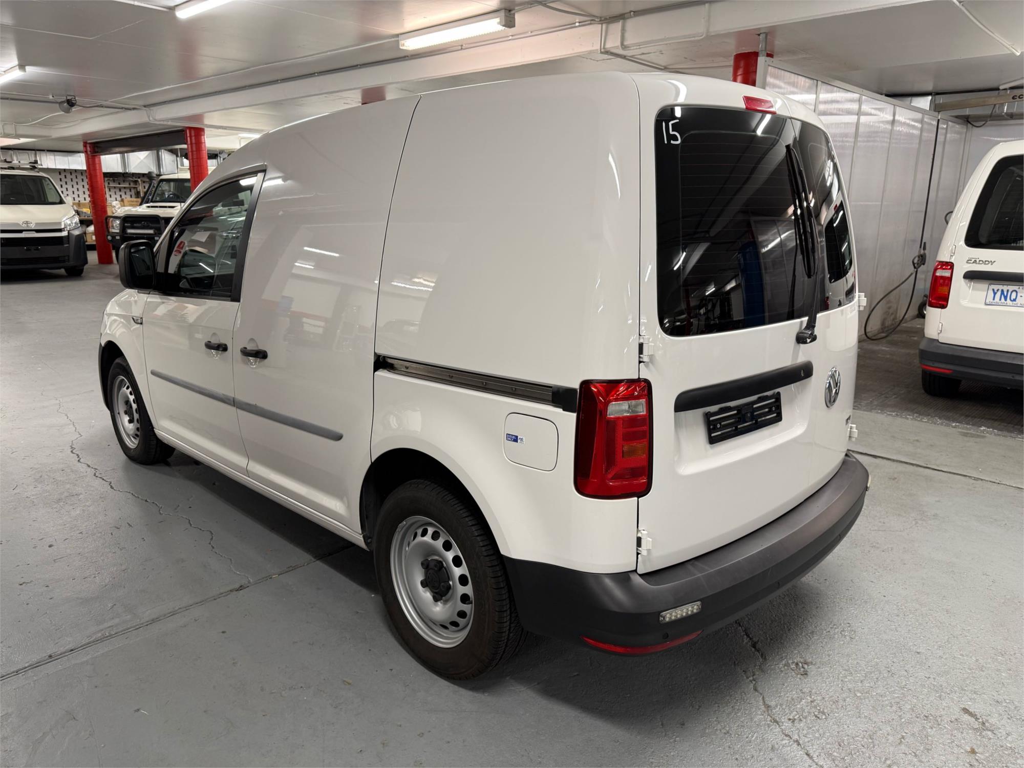 2017 VOLKSWAGEN CADDY - View 4