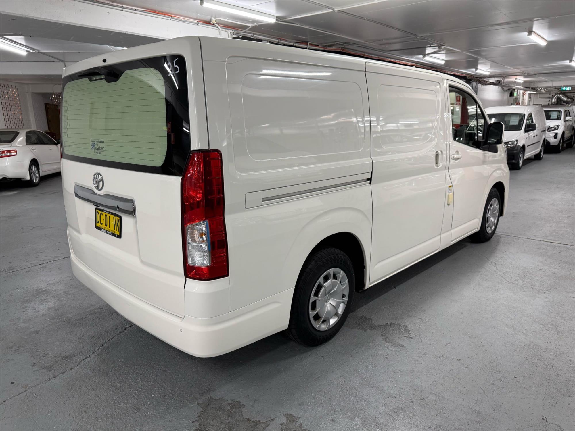 2021 TOYOTA HIACE - View 4