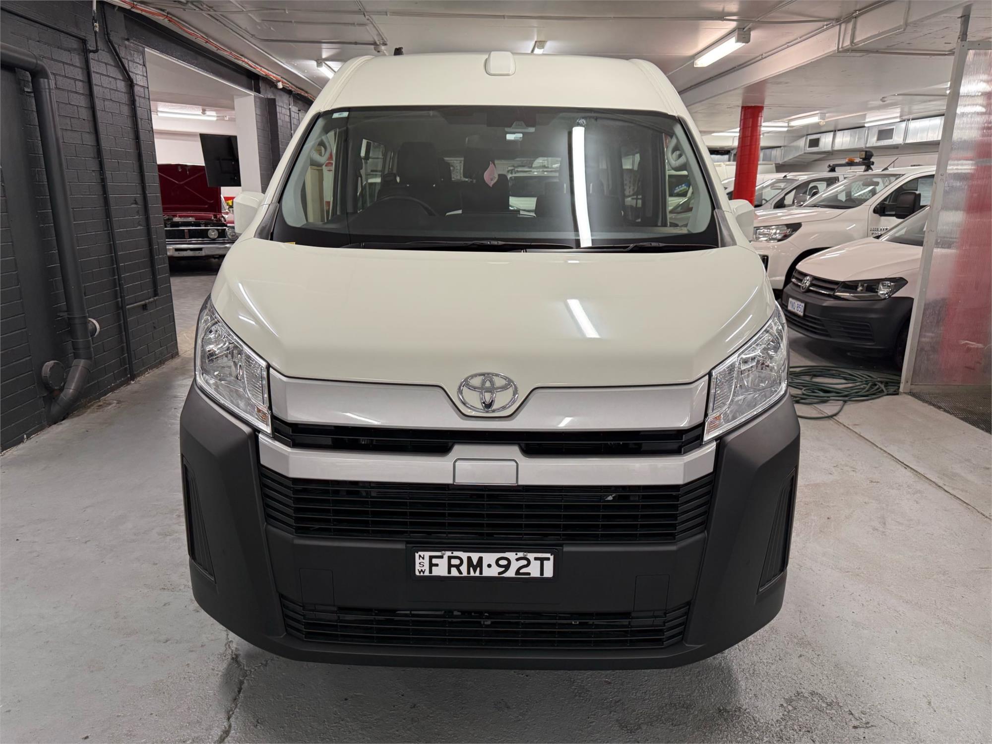 2025 TOYOTA HIACE - View 2